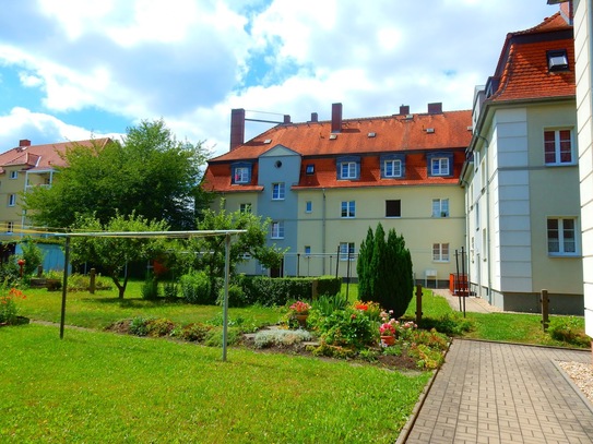 Kleine Hausgemeinschaft, grünes Umfeld, Hochparterre
