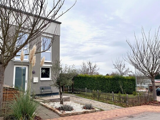 Moderne Doppelhaushälfte (KfW55) mit Dachterrasse, tollem Gartengrundstück und Carport