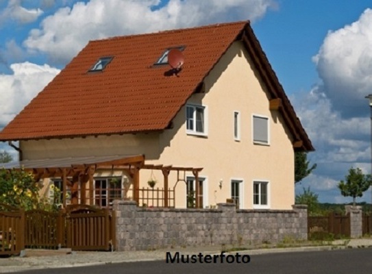 Einfamilienhaus mit Veranda und Terrasse