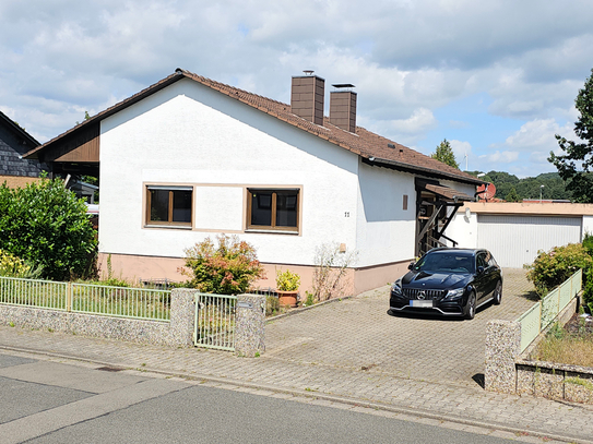 Wohlfühlhaus für große Familien! Sehenswert ...
Schönes Grundstück mit Blick auf Felder und Wiesen.