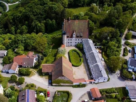 Bayern - Renaissance Schloss mit Hotel und Restaurant