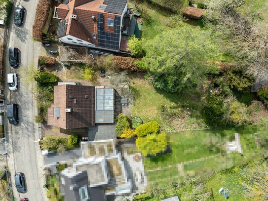 AIGNER - Raum für ihre Vision: Großzügiges Grundstück mit idyllischem Garten und Bebauungspotenzial