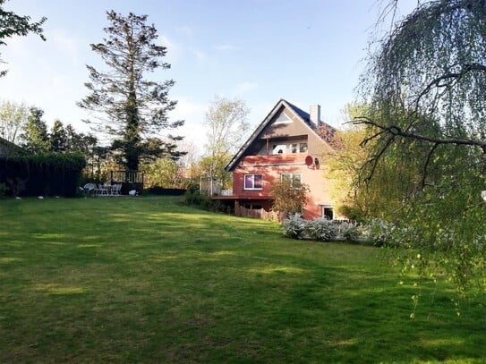 Großzügige Maisonette-Wohnung mit 5 Zimmern, Garten und Balkon in ruhiger Lage nahe Schleswig