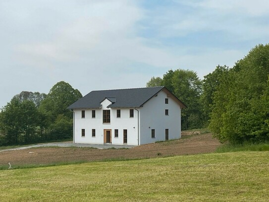 Besonderes Anwesen Nähe Cham mit genehmigter Pferdehaltung, Einliegerwohnung, KFW 40, Biogas