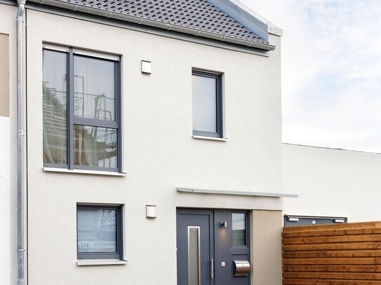 Neubau-Reihenendhaus in Lützow: Modernes Wohnen auf ca. 129 m² mit Terrasse und Garge/Stellplatz