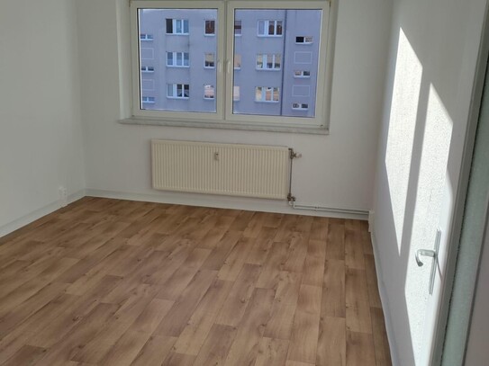 195 € | 59 qm | 3 ZKB Balkon | 2. OG | Günstige Fernwärme