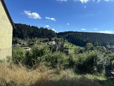 SCHÖNER AUSBLICK INS TAL