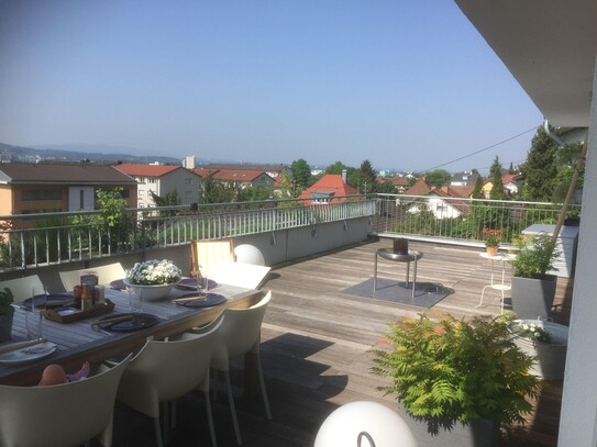 Sonnige & luxuriöse 5,5-Zimmer-Terrassenwohnung mit Poggenpohl-Küche & vielen Extras nahe bei Basel