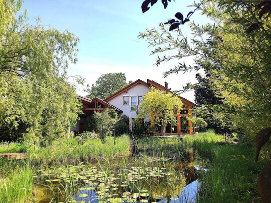 Lichtdurchflutetes EFH mit großem naturnahem Garten in Ortsrandlage!