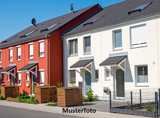 Freistehendes Einfamilienhaus mit Terrasse und Carport