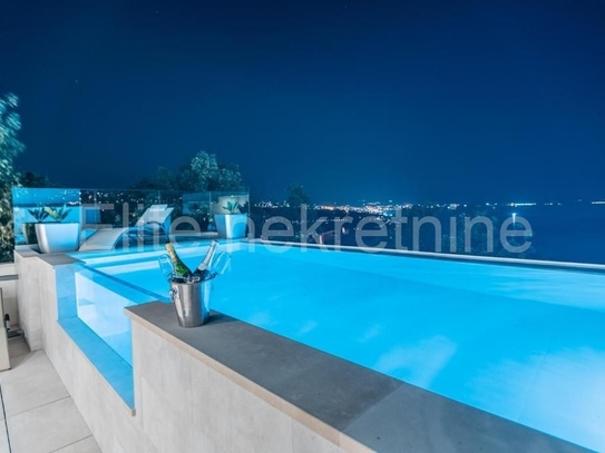 Opatija, Pobri - Verkauf einer mehrstöckigen Wohnung mit Pool und Meerblick!