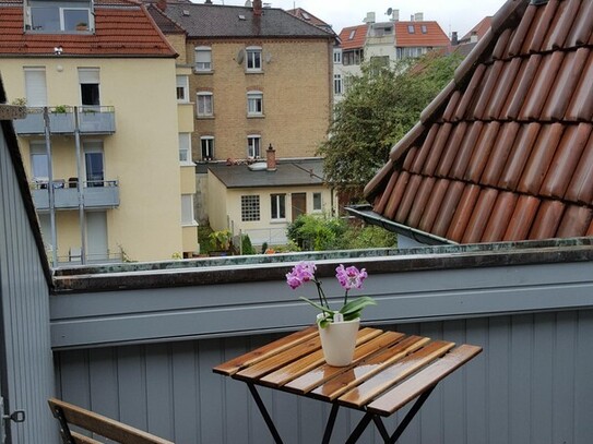 2-Zimmer Wohnung mit Dachterrasse, komplett möbliert, günstig gelegen