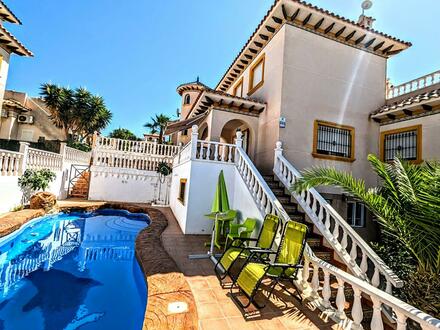 Villa in Orihuela Costa with 4