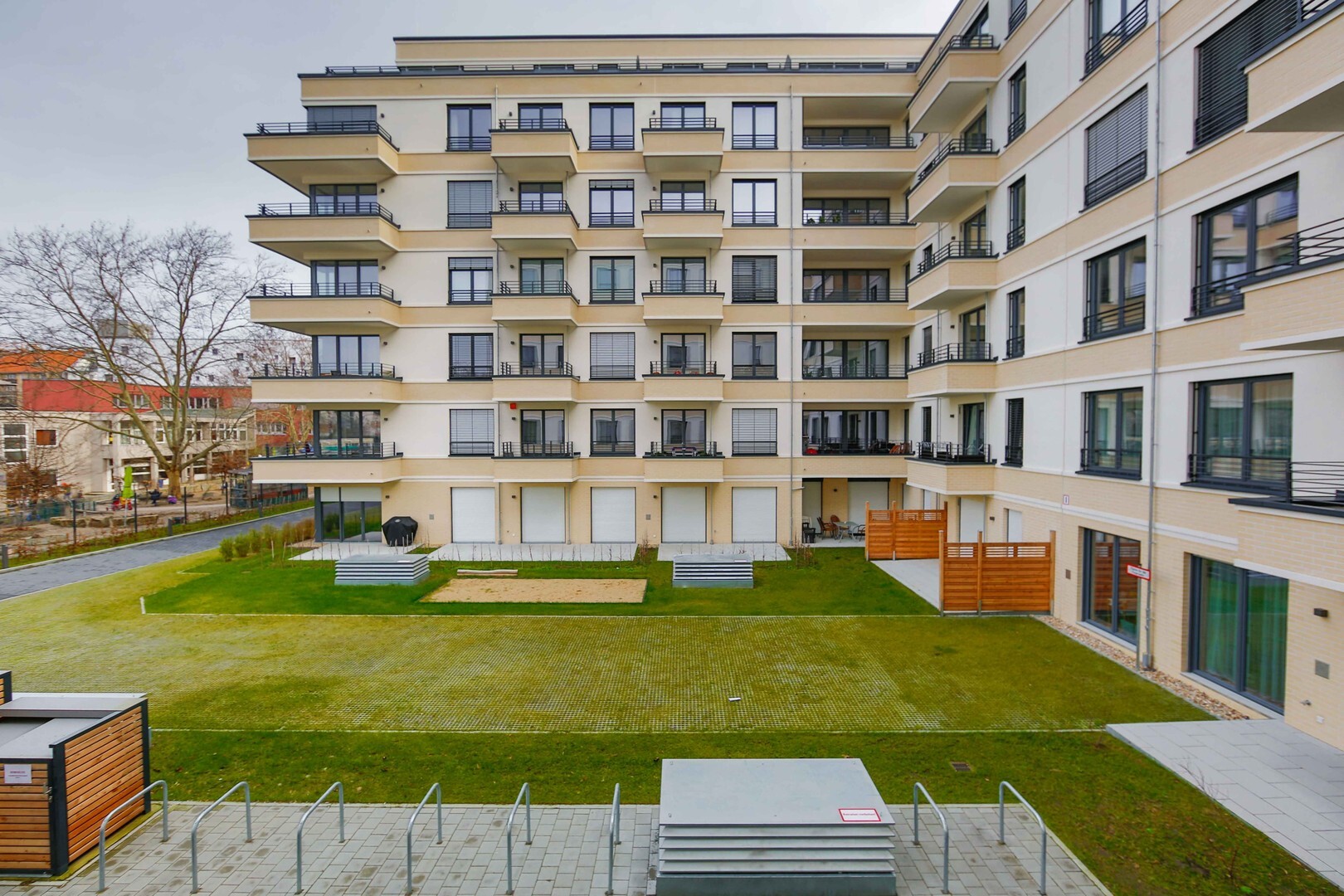 Möbelierte hochwertige Wohnung in der Toplage, ruhig, zentral, verkehrsgünstig - Photo 1