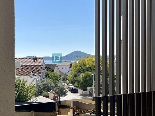 VODICE, gerade fertiggestellt, 1. Stock, Aufzug, Garage, strandnah, Meerblick