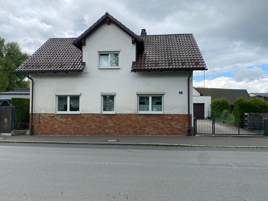 Einfamilienhaus mit großzügigen Nebenflächen in Wiesau zu verkaufen