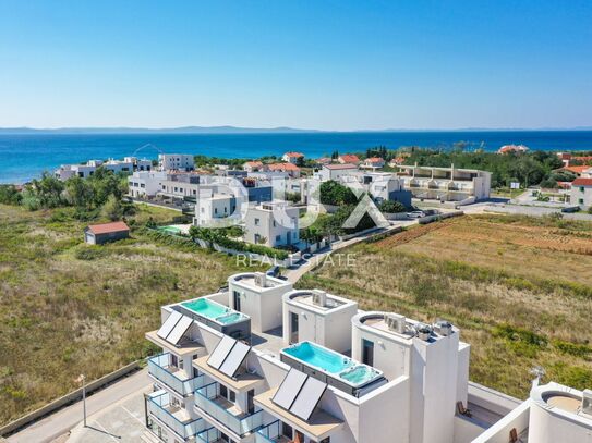 ZADAR, PRIVLAKA – Ihre Traumvilla: Meerblick, Whirlpool auf dem Dach und nur 100 m zum Strand! R3