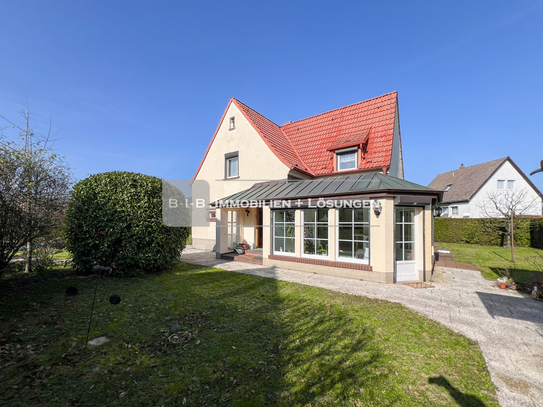 Einfamilienhaus mit ca. 180m² Wohnfäche und 
Pool in Bohnsdorf