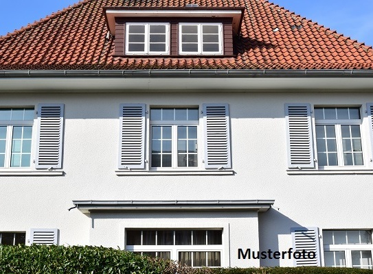 2-Familienhaus, Doppelgarage und Carport - provisionsfrei