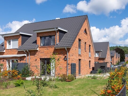 Wohnen im Grünen mit eigenem Garten in junger Neubausiedlung verkehrsgünstig nahe Bergedorf