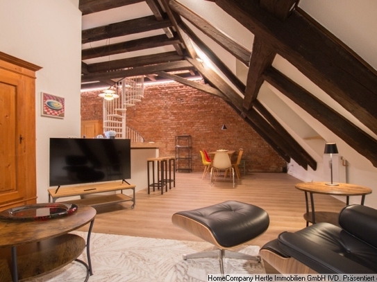 Modern & stilvoll möblierte Maisonette mit tollem Loft-Charakter und Blick aufs Rathaus im Zentrum der Altstadt von Fre…