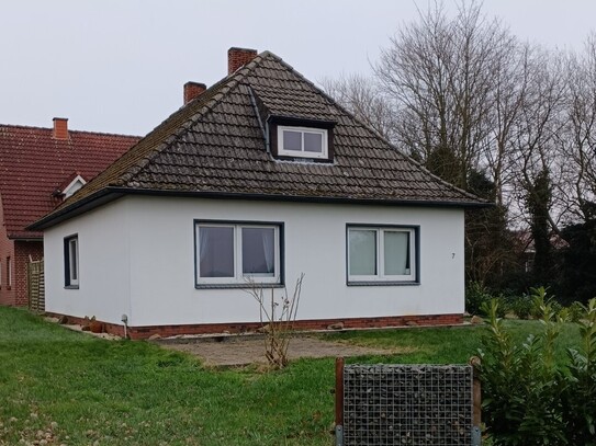 Gebotsverfahren: kleines Wohnhaus mit Renovierungsbedarf