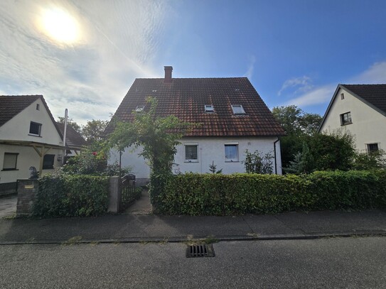 Zweifamilienhaus mit großem Grundstück - Nähe SLK Klinikum