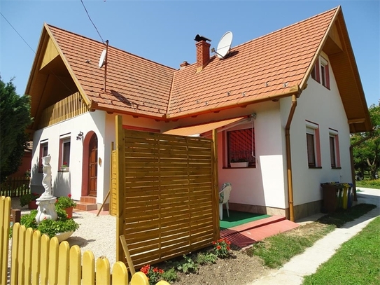 Topp gepflegtes Einnfamilienhaus –Südseite- 5 km zum Balaton - Ref. Nr. 21 092