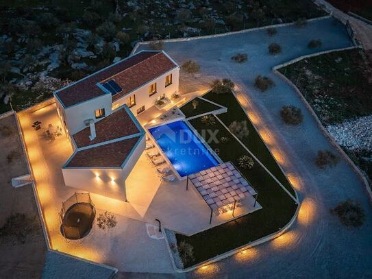 DALMATIEN, TROGIR Luxusvilla mit Pool