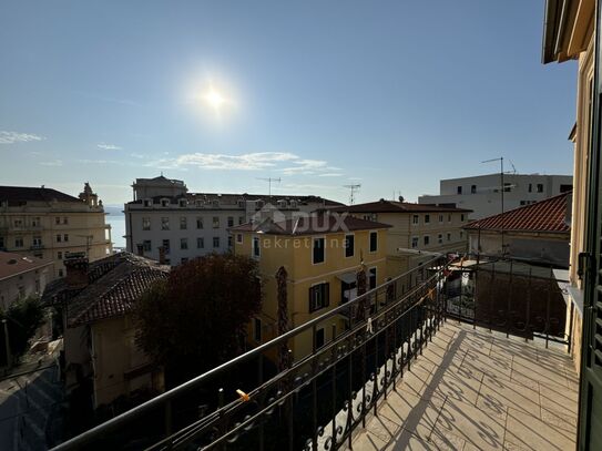 OPATIJA, ZENTRUM – Eine wunderschöne Herrenhauswohnung in einer gepflegten historischen Villa im Zentrum von Opatija mi…