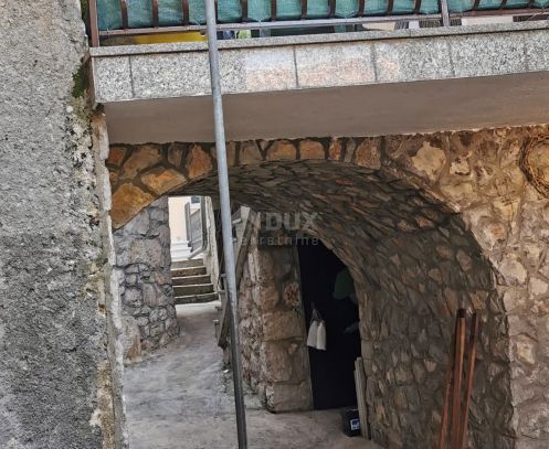 INSEL KRK, DOBRINJ - Einheimisches Haus mit Meerblick