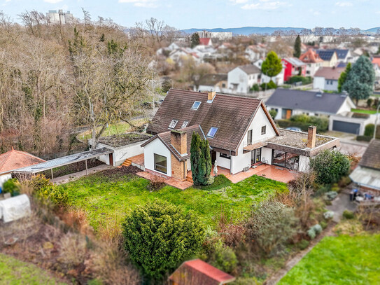 Großzügiges Architektenhaus mit Garagen und großem Grundstück in Waldparknähe!