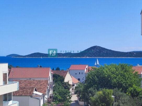 VODICE, gerade fertiggestellt, 1. Stock, Aufzug, Garage, strandnah, Meerblick