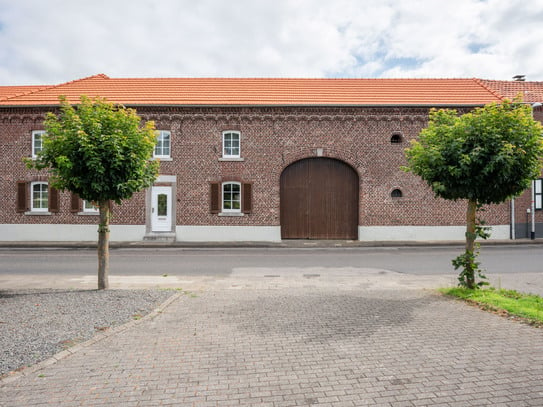 Pferde oder Kleinvieh zu Hause und wohnen in einem Vierkanthof?.....hier ist es möglich!