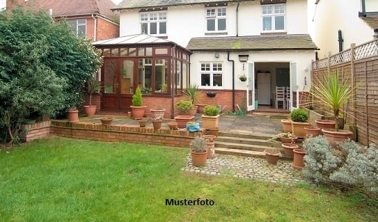 Reihenendhaus mit Garage und Terrasse in guter Lage