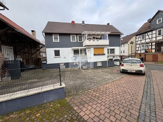 Sehr schönes Haus mit Scheune und Garten