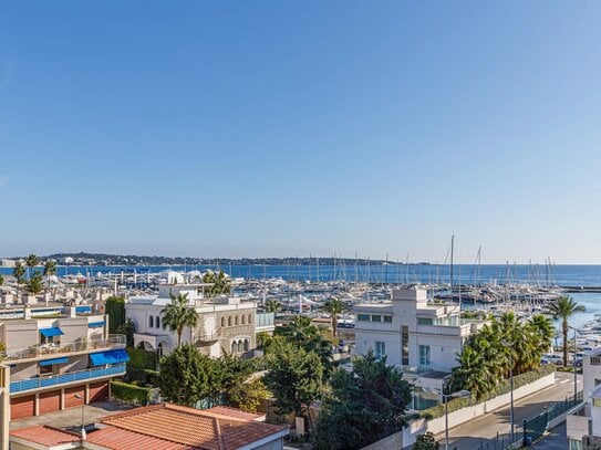 GOLFE JUAN : Renovated one bed, terrace, garage, pool, sea view, near the beach