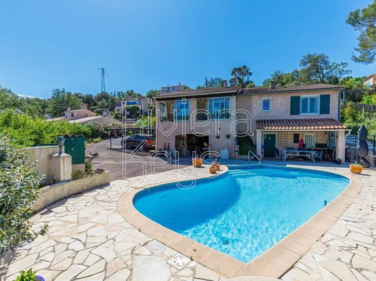 Maison 5 pièces au calme en parfait état, piscine et jardin à Taradeau