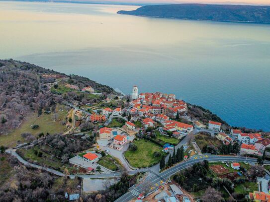 OPATIJA, BRSEČ - 5600m2 - Baugrundstück für den Bau von Villen mit Swimmingpool, Panoramablick auf das Meer in der Nähe…