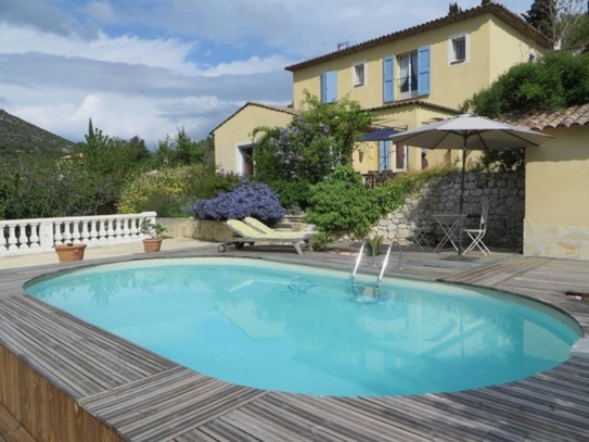 Schöne Villa mit Pool nahe Nizza