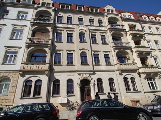 Regierungsviertel: Schöne 2-Raumwohnung im sanierten Altbau WB 4.OG re E9