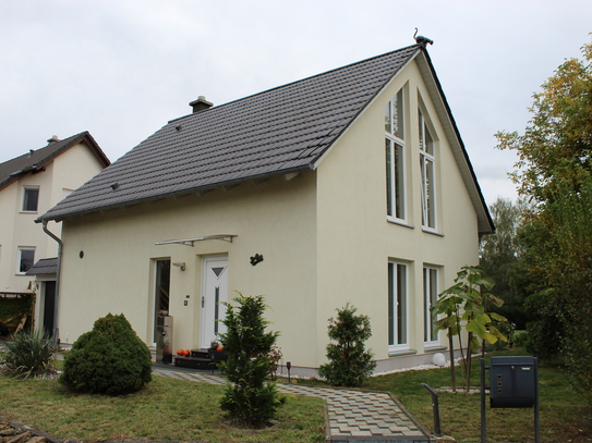 Modernes KfW40 passiv Einfamilienhaus in Weinböhla – Energieeffizient, Baujahr 2009 zu verkaufen