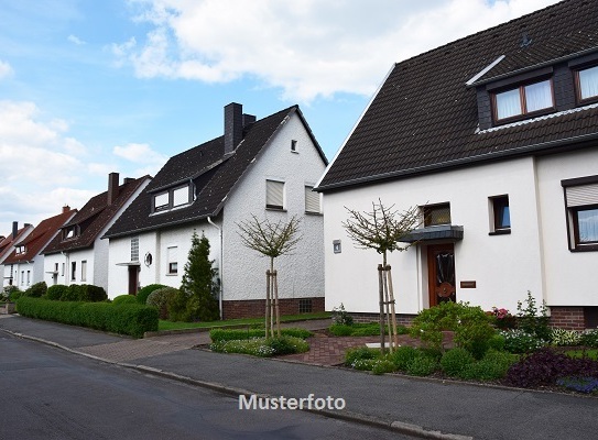 2-Familienhaus mit Garage