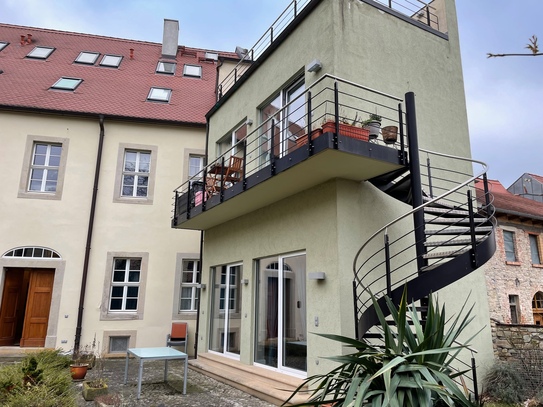 Individuelle Dreiraumwohnung mit Dachterrasse