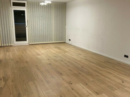 Exklusive, vollständig renovierte 4-Zimmer-Wohnung mit geh. Innenausstattung mit EBK in Taufkirchen