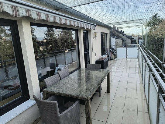 Dachterrassenwohnung mit freiem Ausblick, helles, offenes Wohnkonzept, Waldnähe, Düsseldorf-Süd