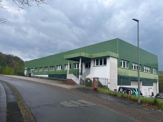 Modernes Gewerbeobjekt (875 QM Büro + 1.710 QM Lager) direkt an der A1