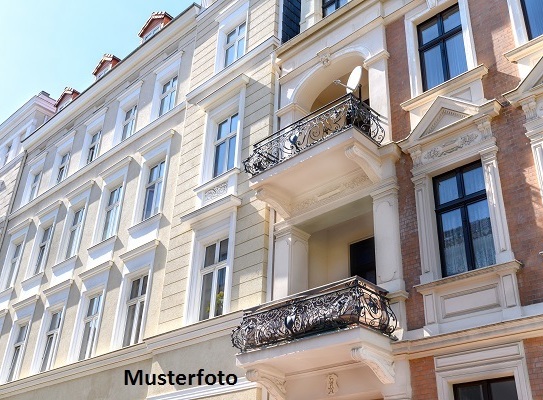 Mehrfamilienhaus mit Parkplätzen + guter Zustand +