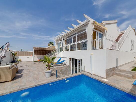 Villa in Orihuela Costa with 3