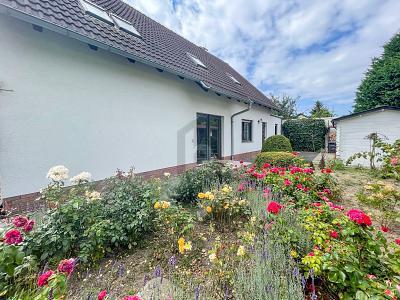 TEILMÖBLIERT MIT EINBAUKÜCHE UND BALKON